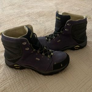 Women’s hiking boots